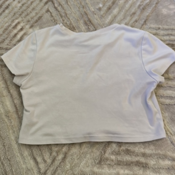 crop top - Picture 2 of 3